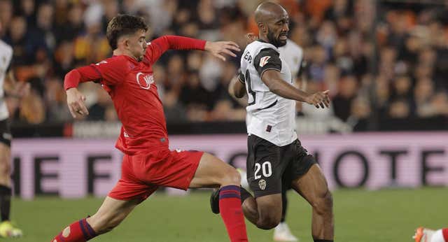 El Valencia decide renovar a Foulquier, quien espera propuesta para decidir si firma con otro club
