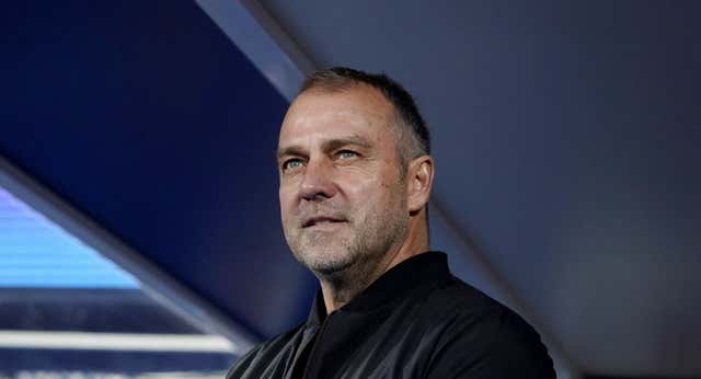 Hansi Flick amaga con la titularidad de Iñigo Martínez y el regreso de Ter Stegen: «No puedo responder si Szczesny jugará hasta el final»
