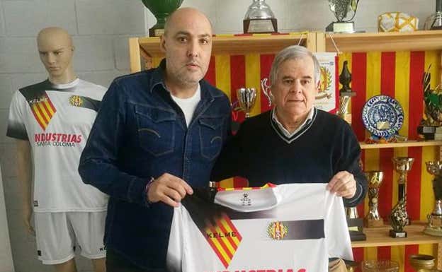 Javi Rodríguez con Vincenç García, durante su presentación como entrenador de Industrias.  FS GARCÍA