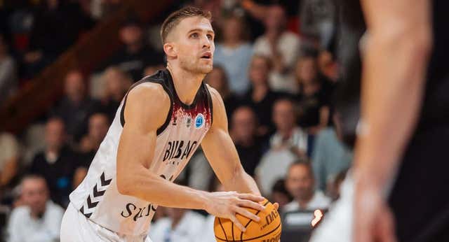 La palabra de capitán de Xavi Rabaseda es la primera canasta del día más importante de Bilbao Basket: “Llegados a este punto, ya hay que ganarla”