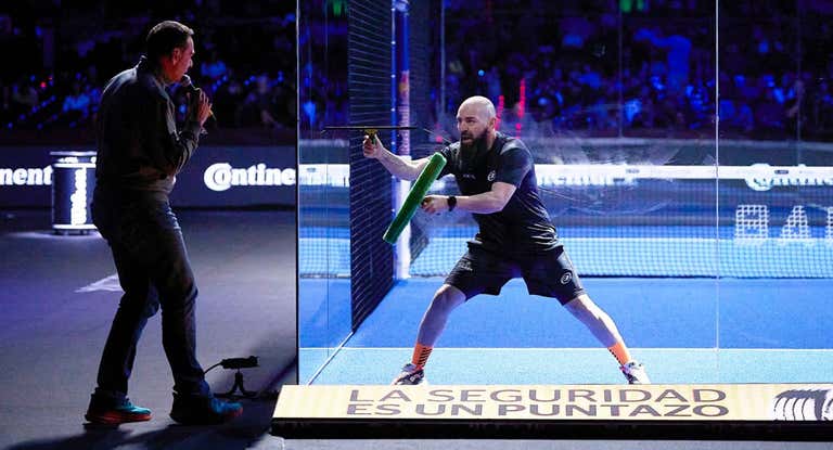 Alberto durante un show en Premier Padel.