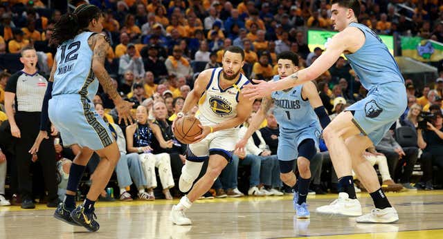 La NBA reconoce un error que pudo cambiar el sino de los playoffs en favor de Santi Aldama y contra Curry y sus Warriors