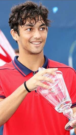 Dani Rincón, con la copa de campeón del US Open júnior.  Instagram/Rincon