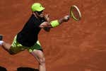 Davidovich se supera a sí mismo para batir por primera vez a Rublev y alcanza los cuartos de final en Barcelona