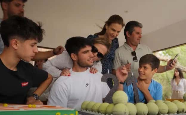 Alcaraz celebra su 21º cumpleaños con su familia.  Netflix