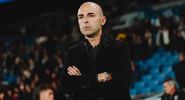 La letra pequeña del adiós de Sánchez Vera a la Real Sociedad en un vídeo de 40 minutos: «Me pagan muy bien, vivo en un piso que soy el rey, pero el verde no me entró»