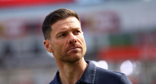 Xabi Alonso no quiere ni oír hablar del Real Madrid pero su puesta en escena aviva más las especulaciones: «Es más importante lo que está ocurriendo en estos momentos»