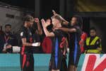 Lo que se cuece en el Barça: la rajada de Hansi Flick, un fisio 'non stop' para Dani Olmo y la mueca de Joan Laporta por el Real Madrid