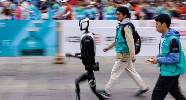 ¿Qué hace este robot-atleta?
