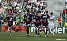 Dos goles de bandera del Albacete rompen la racha del Martínez Valero y comprometen el ascenso directo del Elche