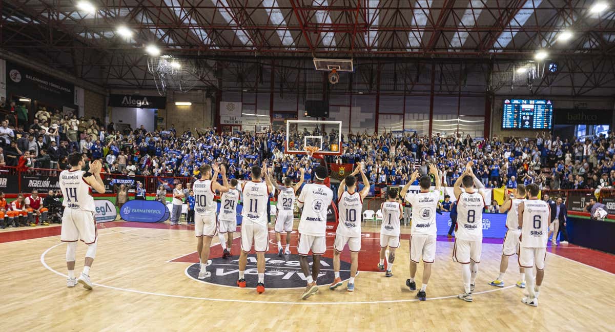 El Silbo San Pablo Burgos celebra su última victoria en la Primera FEB.
