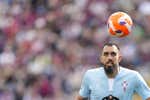 Borja Iglesias denuncia mensajes homófobos tras su hat-trick al Barça: «Y así todos los días...»