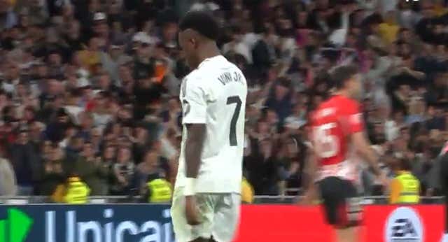 Vinicius jugó ‘picado’ y una imagen en el gol de Fede Valverde reflejó que algo le pasaba