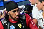 La crisis de Lewis Hamilton no tiene fin: “Si quieres vender gorras, fichas a Jennifer López”