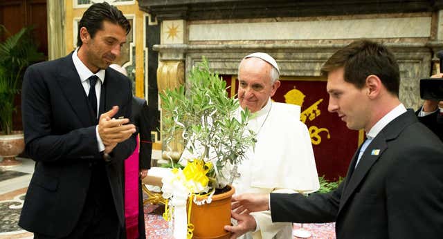 Messi se despide del papa Francisco: “Distinto, cercano, argentino”