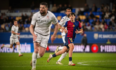 Toni Fernández se aleja de Lamine Yamal para jugar de Andrés Iniesta y lidera al filial hacia la permanencia