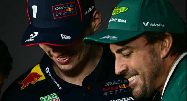 Fernando Alonso ‘pasa’ de los rumores sobre Max Verstappen: “Uf, ya empezamos…”
