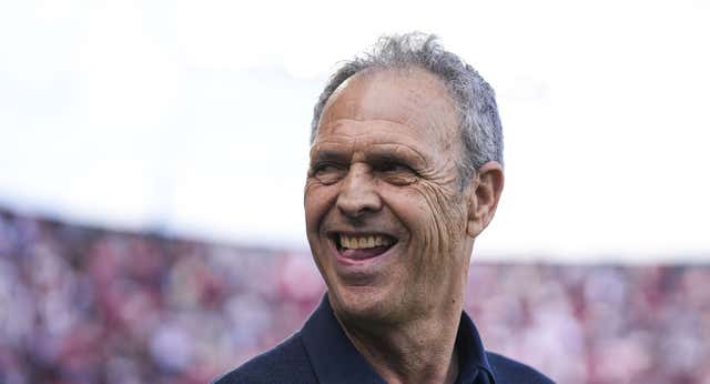 Joaquín Caparrós se viste de psicólogo para enchufar hasta los no convocados: “Es la única forma, no conozco otra”