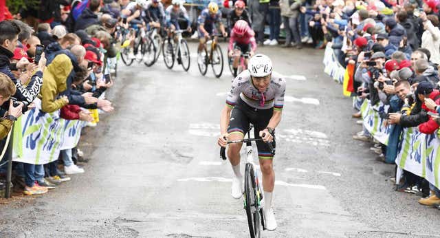 Tadej Pogacar convierte su día a día en algo irrepetible: es el vigente campeón de Giro de Italia, Tour de Francia, tres Monumentos y media docena de carreras más