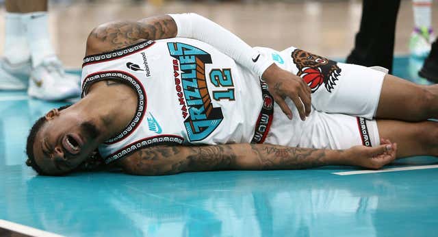 Santi Aldama queda al borde del abismo tras sufrir la mayor remontada de la historia de los playoffs mientras contiene el aliento tras la brutal caída de Ja Morant
