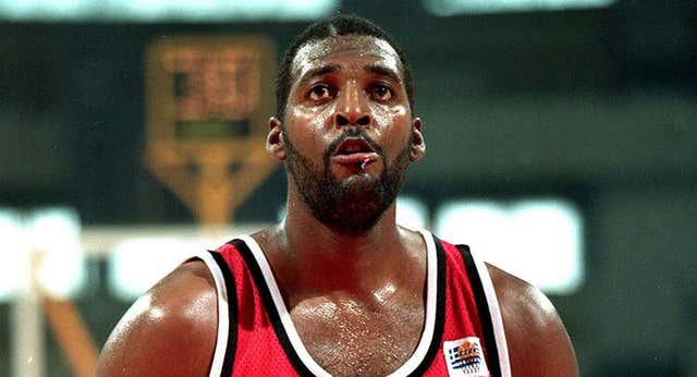 El hombre que puso en órbita a Olympiacos y cambió su historia para siempre fue repudiado de por vida en la NBA por culpa de las drogas y el alcohol