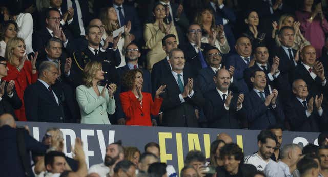 El poder de atracción de Carlos Alcaraz, la profesionalidad de Giráldez y un Iker Casillas de incógnito en un palco marcado por el plantón del Real Madrid: «Que no se líe»
