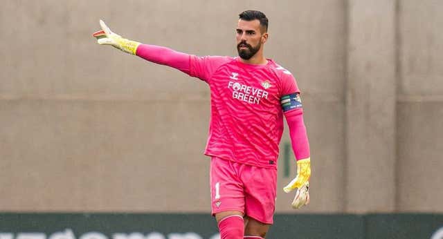 El futuro del Betis y del Sevilla se juega desde la portería… con el derbi de filiales como protagonista: «Si falla Cristiano Ronaldo, por qué no voy a fallar yo»