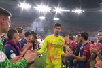 La imagen que fue una lección: el pasillo del Barça y el saludo de los jugadores del Real Madrid cerró una final que lo tenía todo para saltar por los aires