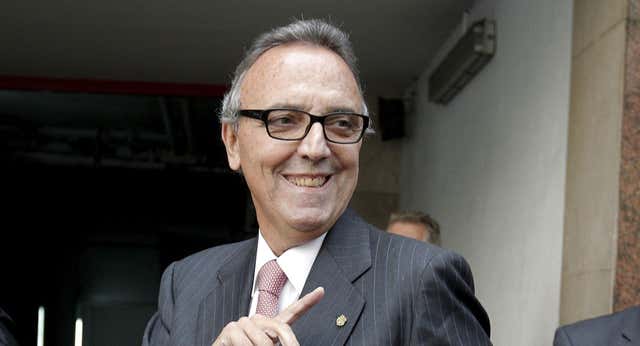 El ataque de Joan Gaspart a Florentino Pérez mientras celebraba la Copa del Barça en Canaletas: “Los jugadores del Real Madrid son un diez y su presidente un cero”