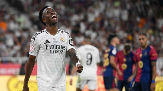 Vinicius, ayer, en el partido ante el Barcelona. /EFE