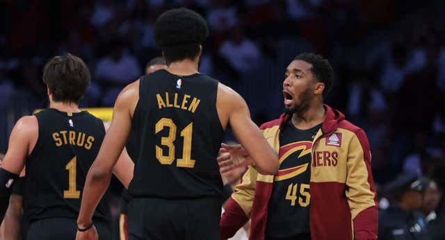El ‘español’ Kenny Atkinson y los Cavs destrozan a los Heat para dar carpetazo a la serie más desigual en la historia de la NBA: ¡+189 puntos!