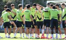 Al vestuario de la Real Sociedad le cogió por sorpresa la decisión de Imanol Alguacil: «Va a costar encontrar un entrenador así en el futuro»