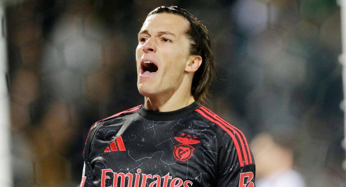 Álvaro Carreras, durante un partido del Benfica./REUTERS