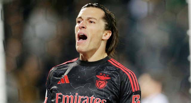 El entrenador del Benfica anticipa una ‘pelea’ entre Real Madrid y Atlético por fichar a Álvaro Carreras