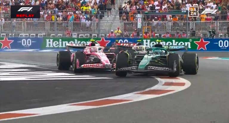 Momento del toque de Lawson a Alonso.