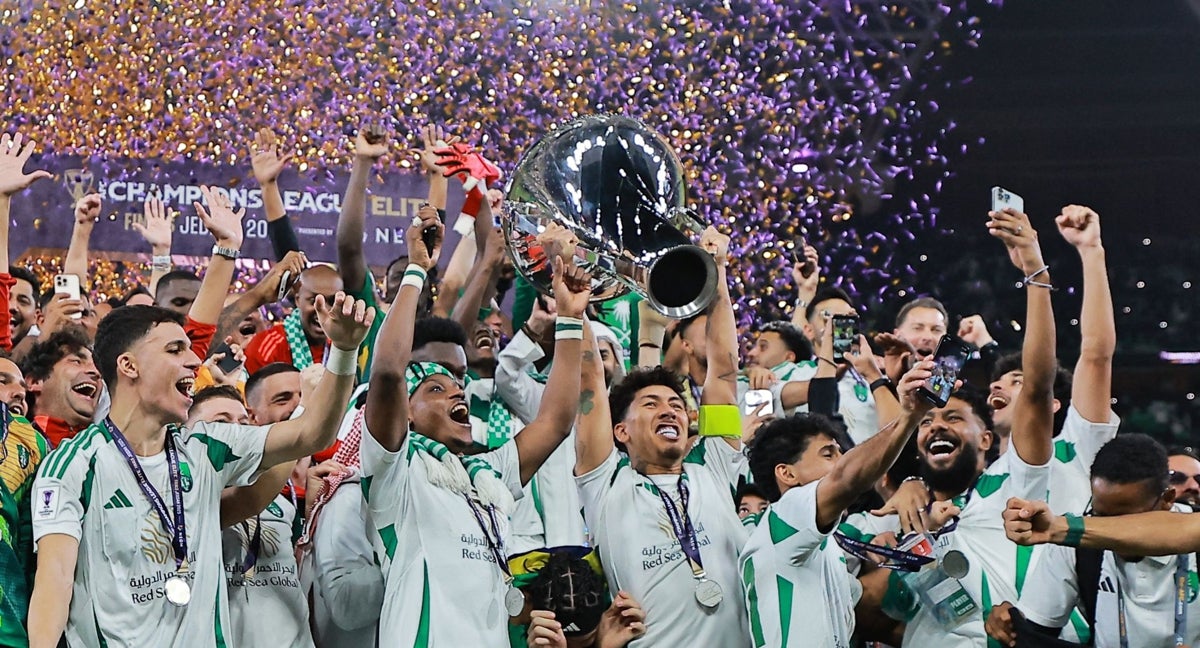 El Al Ahli celebra el título.