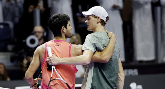 Carlos Alcaraz evita hasta la final a Jannik Sinner en la vuelta al ruedo del italiano