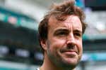 La 'incomprensible' paciencia que sostiene a Fernando Alonso, último coche y único en ser doblado: «¿Te afectan tantas carreras sin mejorar?»