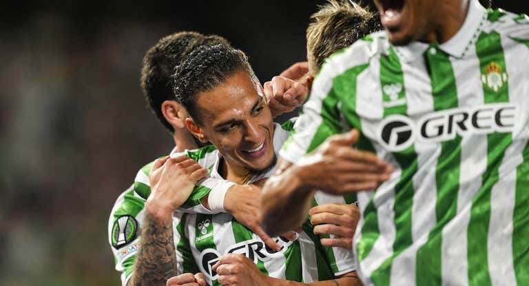 Antony celebra su gol a la Fiorentina.