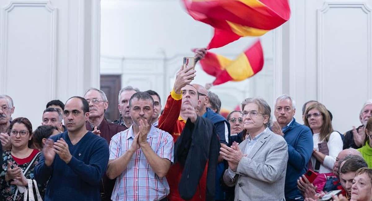 Miembros del Deportivo Español, el día en que se presentó el proyecto de ley para la restitución de las tierras.