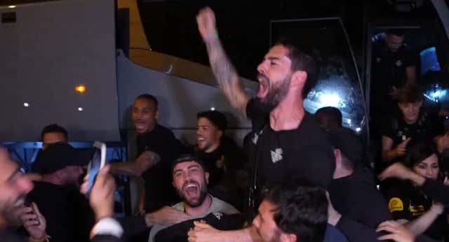 La locura del beticismo aúpa a los de Pellegrini a unas cotas históricas y ‘saca a hombros’ a Isco: “No hay palabras”