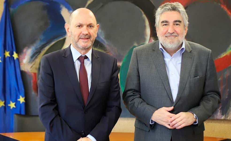 De los dardos a las reuniones clandestinas: Uribes y Louzán cambian la Guerra Fría por la complicidad con Tebas en medio