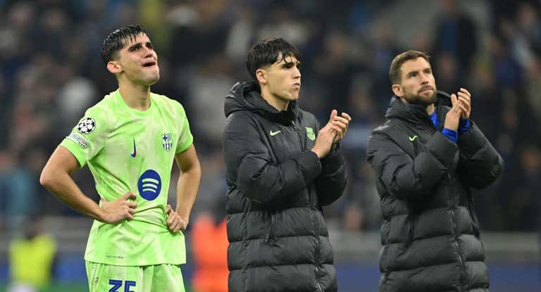 Gerard Martín, llorando, sobre el césped del Giuseppe Meazza, en la noche del martes.