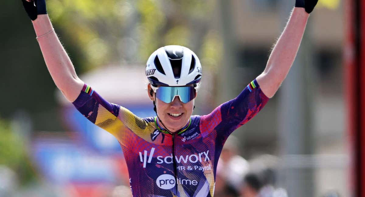Van der Breggen celebra su victoria en la 4ª etapa de La Vuelta./SD WORX