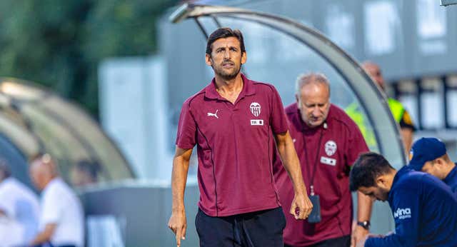 No entrar en playoff no cambia el plan: el Valencia renovará a Miguel Ángel Angulo en el filial