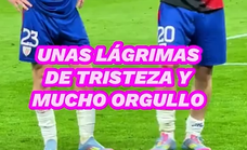 Lágrimas de tristeza sobre el césped tras la derrota del Athletic, que no jugará la final de la Europa League en San Mamés.