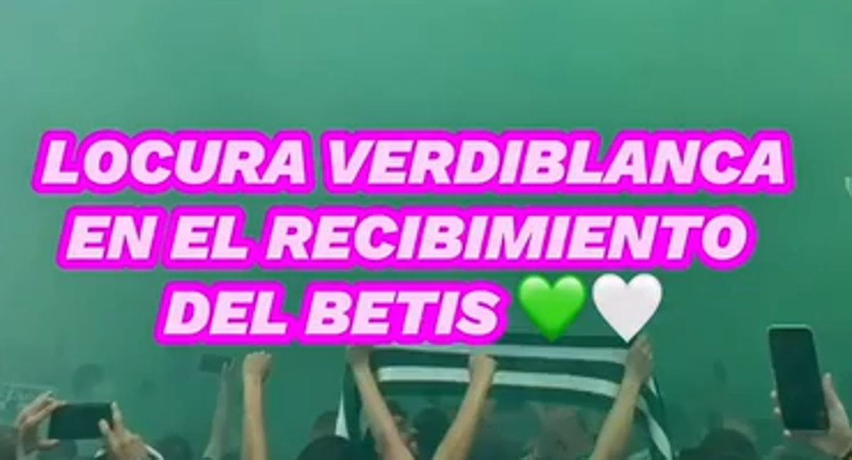 Los jugadores del Betis celebraron junto a su afición el pase a su primera final europea