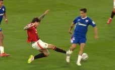Ni Beñat Prados ni el Athletic se muerden la lengua por una dura entrada de Lindelof que se quedó en nada: «Jueguen...»
