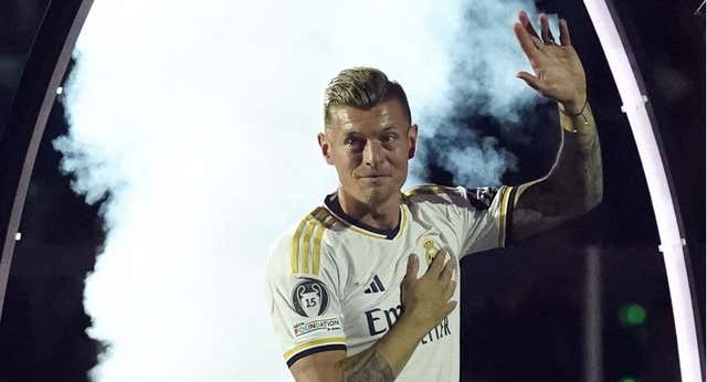 Toni Kroos anuncia que volverá a jugar con el Real Madrid… como Leyenda: «Bernabéu, nos veremos otra vez»