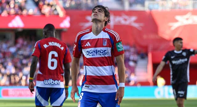 El “puto desastre” del Granada tras caer con el Eibar: “Toca tragar mierda y pedir perdón”